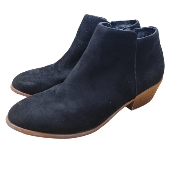 Wild Diva Black Faux Suede Black Ankle Booties size 6 - Picture 2 of 9